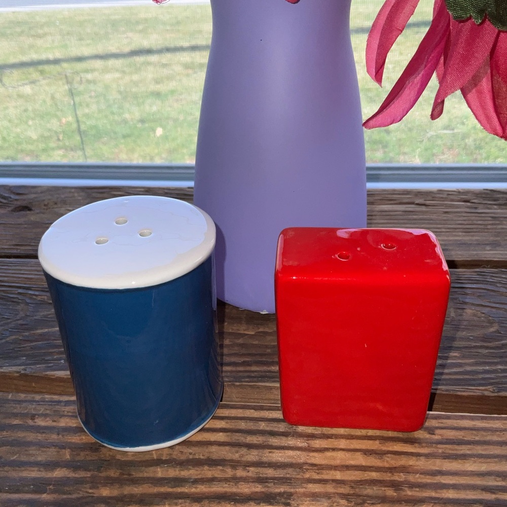Tomato and Pasta Salt and Pepper Shakers ~ New - Picture 4 of 5